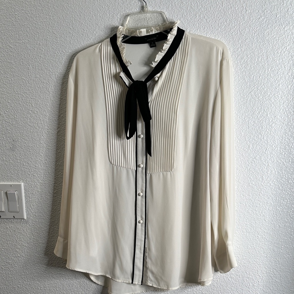 Ann Taylor Cream Blouse with Black Trim pleated tie neck size xL office, career